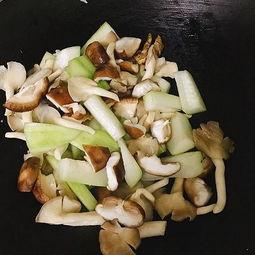 蘑菇君吃瓜,揭秘娱乐圈那些不为人知的幕后故事